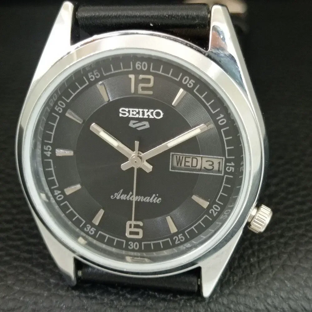 Vintage 1970 Seiko Automatic Mens Silver Watch W/daydate & Silver accents